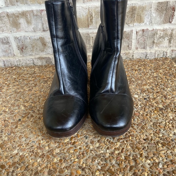 ASOS DESIGN Wide Fit Region leather mid-heel boots in black - Picture 6 of 6